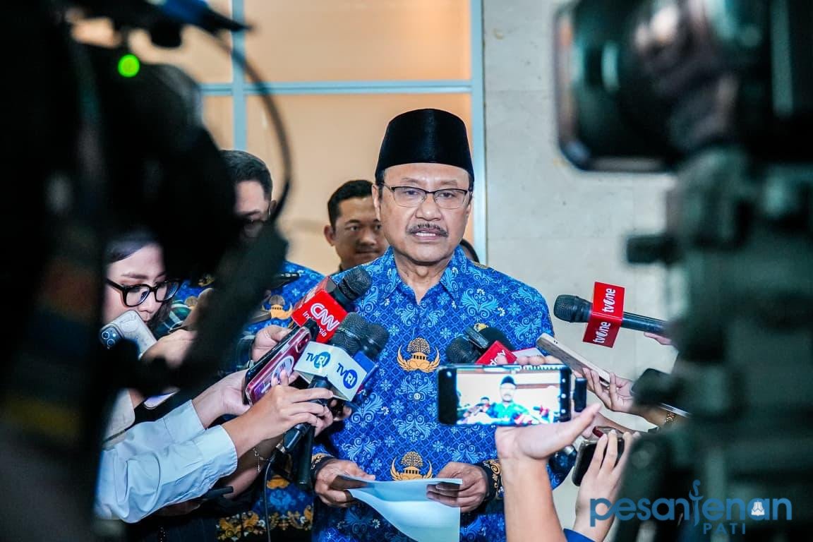 Menteri Sosial (Mensos) Saifullah Yusuf /mensos Menteri Sosial (Mensos) Saifullah Yusuf /mensos