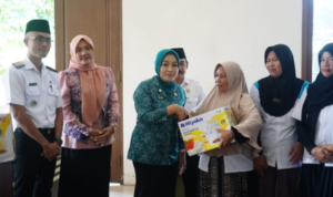 PKK-BAZNAS Pati Salurkan Bantuan Mixer Kepada Peserta Pelatihan Tata Boga di Pucakwangi