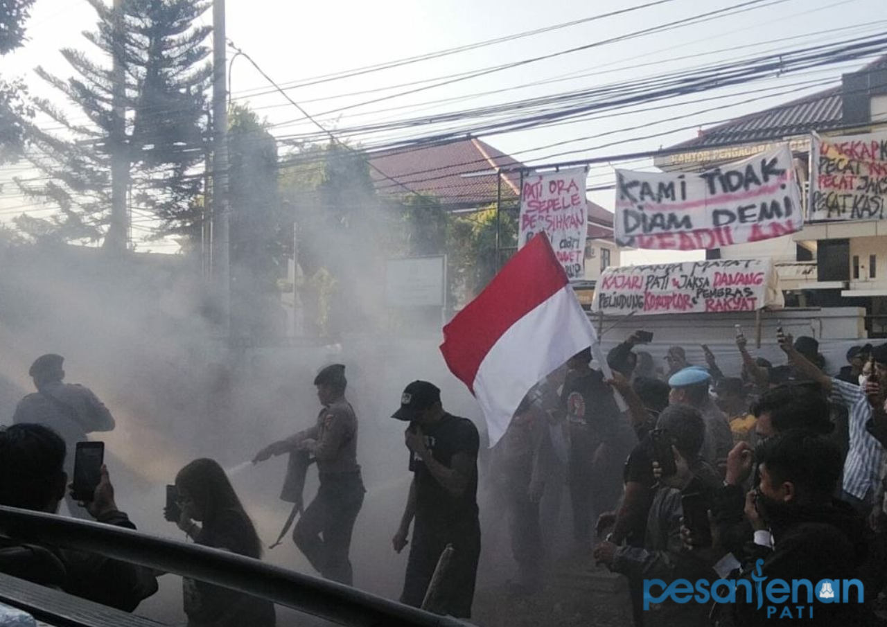 Kajari Pati Disebut Tidak Mau Temui Massa, AMPB-Aparat Ricuh di Hari Kedua Demo