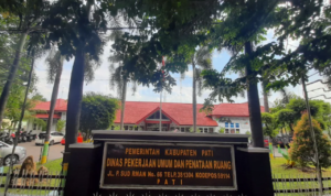 Gedung DPUTR Pati AMPB Geruduk DPUTR Pati terkait Tarif Retribusi Bangunan Tepi Irigasi Senilai Rp840 Ribu