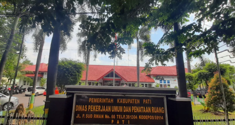 Gedung DPUTR Pati AMPB Geruduk DPUTR Pati terkait Tarif Retribusi Bangunan Tepi Irigasi Senilai Rp840 Ribu