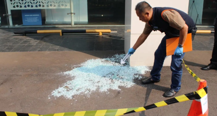 Kaca Gedung BGN Pecah /humas polri Kaca Gedung BGN Pecah /humas polri