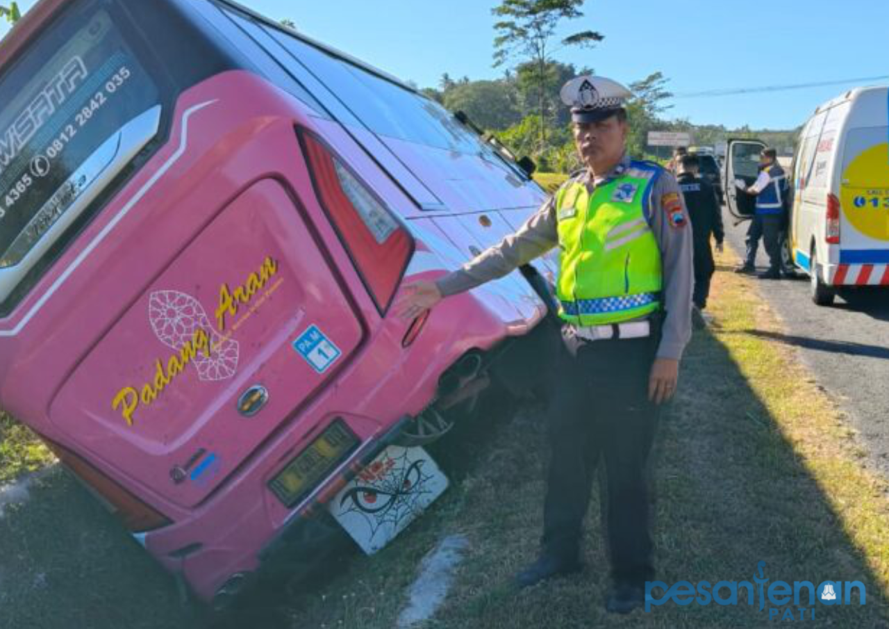Bus Masuk Parit di Jalan Tol Bawen Menuju Salatiga, Dua Meninggal Dunia/polres semarang