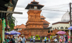 Kawasan Wisata Religi Menara Sunan Kudus Diciduk Satpol PP, Pengemis di Menara Sunan Kudus Bawa Uang Hasil Ngemis Rp540 Ribu Sehari