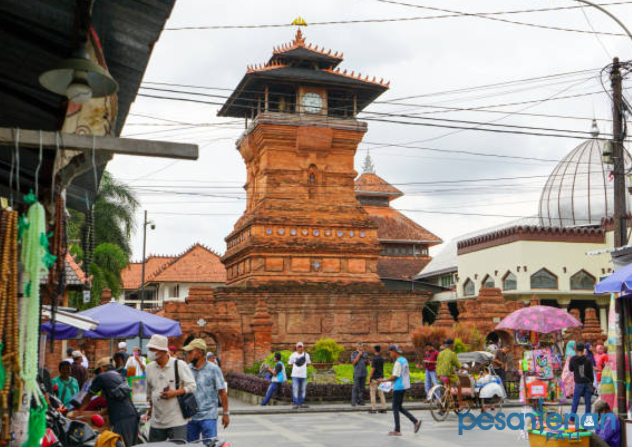Diciduk Satpol PP, Pengemis di Menara Sunan Kudus Bawa Uang Hasil Ngemis Rp540 Ribu Sehari