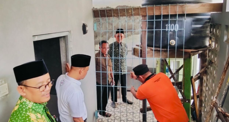 Kemenag dan Pihak MTs menunjukkan kejadian dugaan kasus pembullyan, belum lama ini Siswa MTs di Pati Diduga Jadi Korban Perundungan hingga Jari Tangan Putus