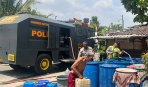 13 Ribu Liter Air Bersih Disalurkan untuk 79 KK yang Terdampak Kekeringan di Jakenan Pati 13 Ribu Liter Air Bersih Disalurkan untuk 79 KK yang Terdampak Kekeringan di Jakenan Pati