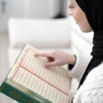 Ilustrasi membaca Al-Quran/istock Ilustrasi membaca Al-Quran/istock