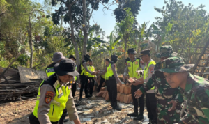 Angin Puting Beliung Terjang Desa Bodeh Pucakwangi, Polresta Pati Evakuasi Rumah Roboh