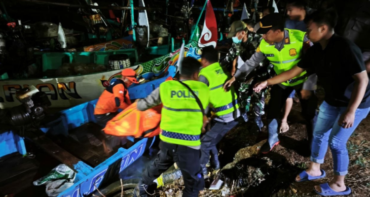 Nelayan yang Hilang 4 Hari di Pesisir Pecangaan Ditemukan Meninggal di Pantai Tayu Pati Nelayan yang Hilang 4 Hari di Pesisir Pecangaan Ditemukan Meninggal di Pantai Tayu Pati
