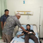 Foto : Siswa Sekolah Menengah Pertama Kecamatan Gembong masih dirawat intensif di RSUD Soewondo Pati. (Sumber: Mitrapost.com) 265 Siswa-Guru di Gembong Pati Diduga Keracunan MBG, Pemkab Tetapkan sebagai KLB