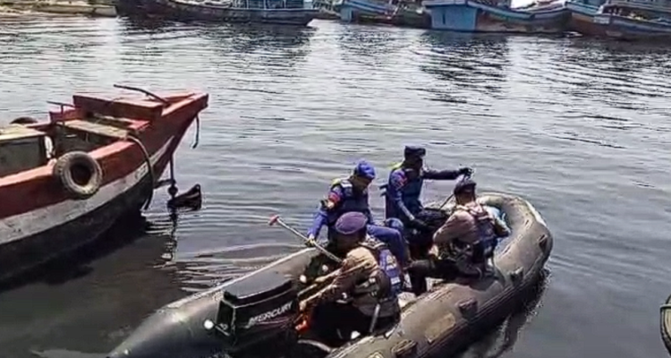 2 Nelayan asal Tayu Tenggelam di Perairan Juwana Pati, 1 Meninggal dan Lainnya Hilang 2 Nelayan asal Tayu Tenggelam di Perairan Juwana Pati, 1 Meninggal dan Lainnya Hilang