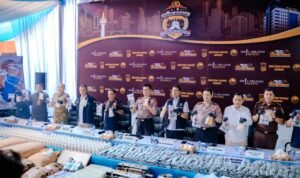 2 Lokasi di Sukoharjo Diduga Jadi Produksi Obat Keras Ilegal, 7 Juta Butir Disita Polda Metro Jaya 2 Lokasi di Sukoharjo Diduga Jadi Produksi Obat Keras Ilegal, 7 Juta Butir Disita Polda Metro Jaya