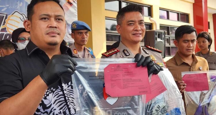 Anak 15 Tahun di Bandung Jadi Korban Penganiayaan Ayah hingga Tewas Karena Bela Ibunya Anak 15 Tahun di Bandung Jadi Korban Penganiayaan Ayah hingga Tewas Karena Bela Ibunya