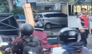 Viral Wanita Halangi Pengendara yang Lawan Arus, Sempat Bawa Sajam/tribatranews